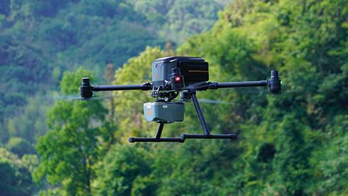 Drone X500 dans la jungle